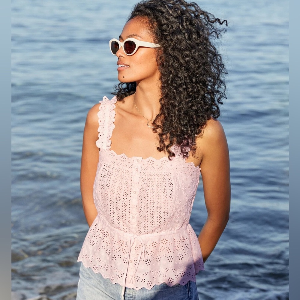 NWT UNSUBSCRIBED ROSE EYELET TANK